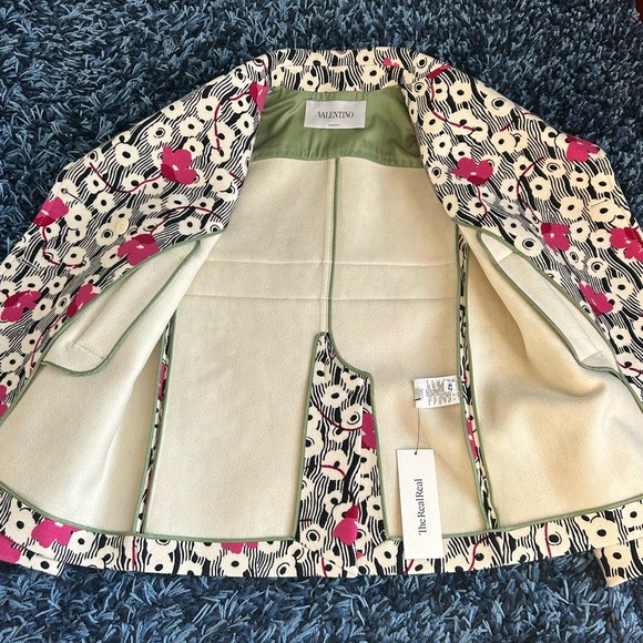 Valentino Garavani Virgin Wool Runway Coat - Picture 5 of 9